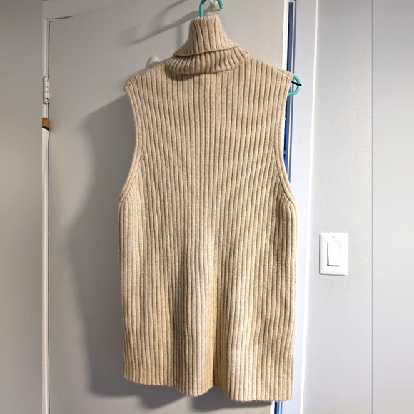 H&M sleeveless knit turtleneck size Medium - Picture 1 of 3